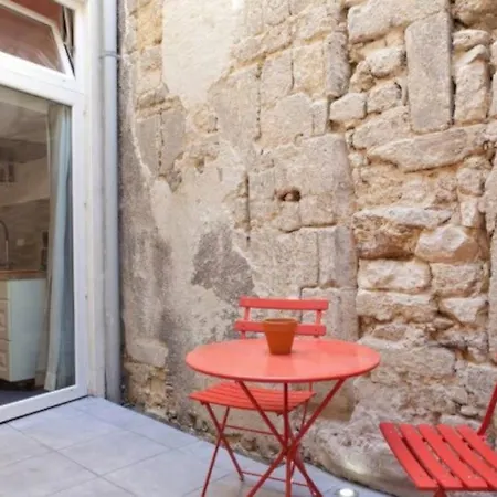Apartment La Courette, Beau Studio, Clim, Centre Historique *